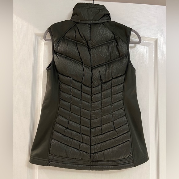 Michael Kors Green Leopard Print Puffer Vest Stretch Good Logo Zipper - Picture 4 of 13